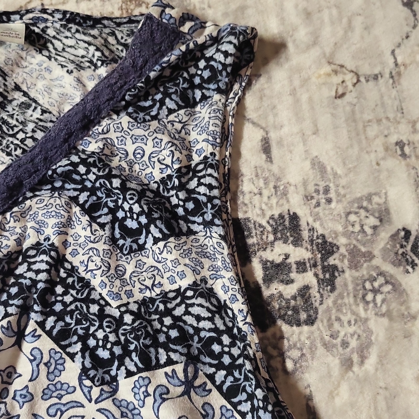 3 Tops mixed lot Size OX, XL and no tag. Nice tops still wear left!