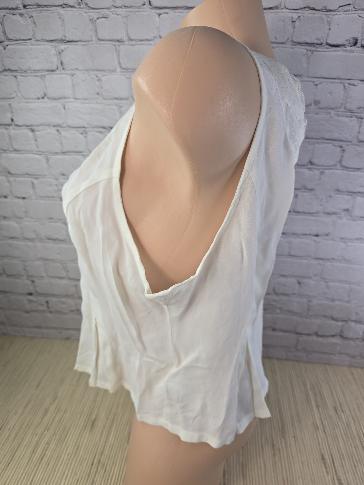 The Drop L Large Paloma Lace Top Whisper White Tank Ivory Classic Victorian