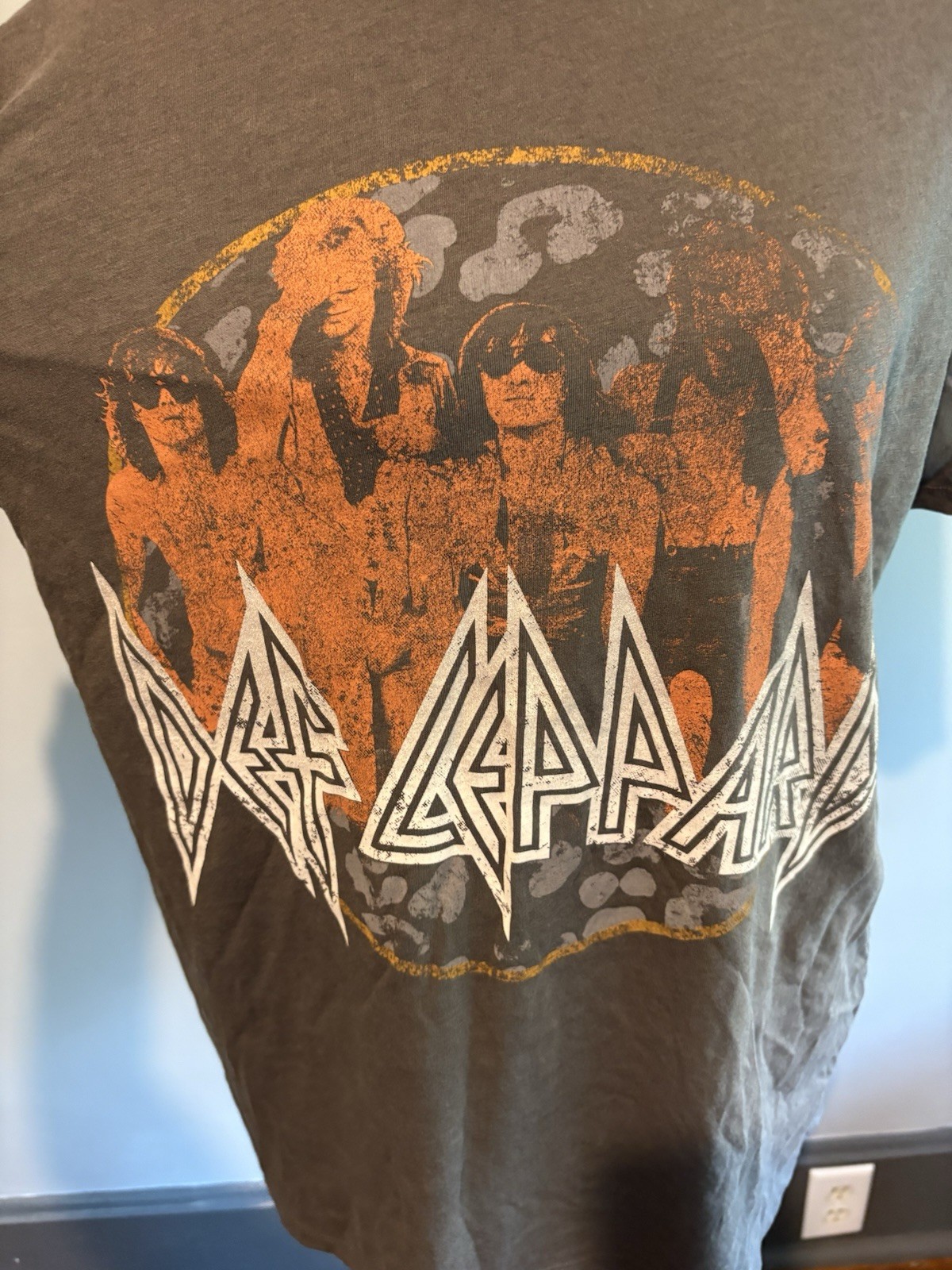 Def Leppard Gray Graphic Print Logo Crew Neck Short Sleeve T-Shirt Size S