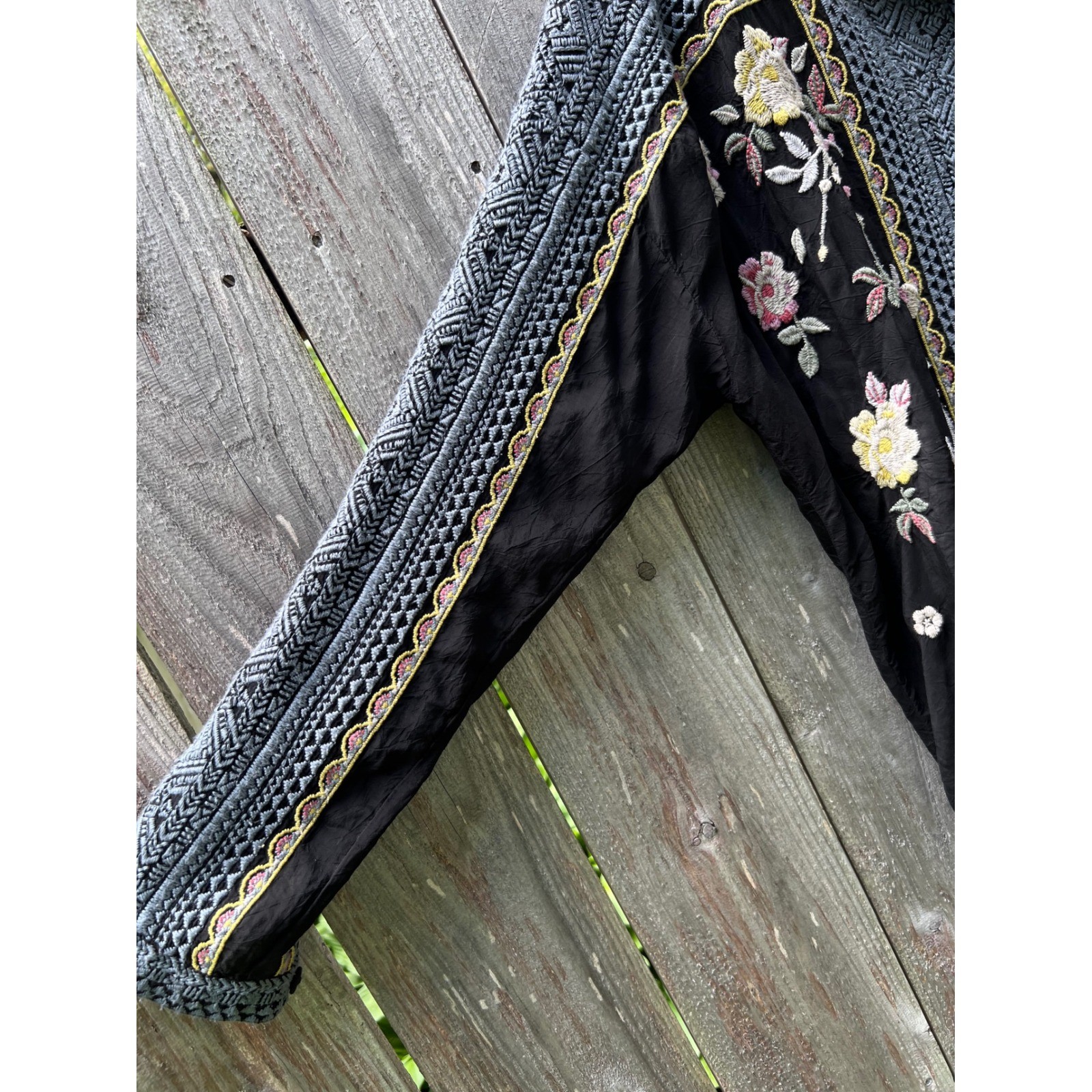 JOHNNY WAS Rumi Rolled Sleeve Embroidered Rayon Boho Long Sleeve Blouse Top M/L