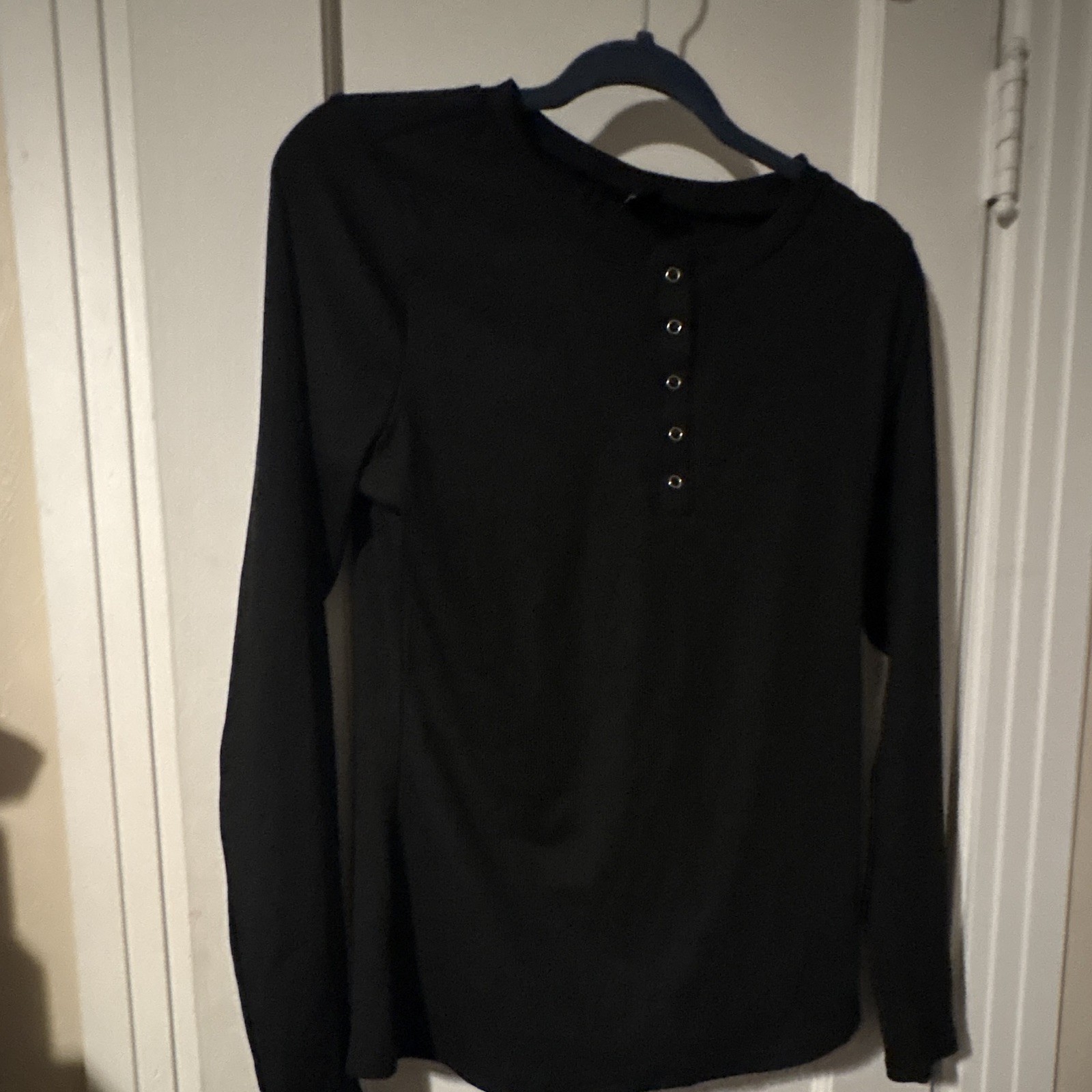Women’s L Black Solid Henley Neck Pullover Long Sleeve Button Top
