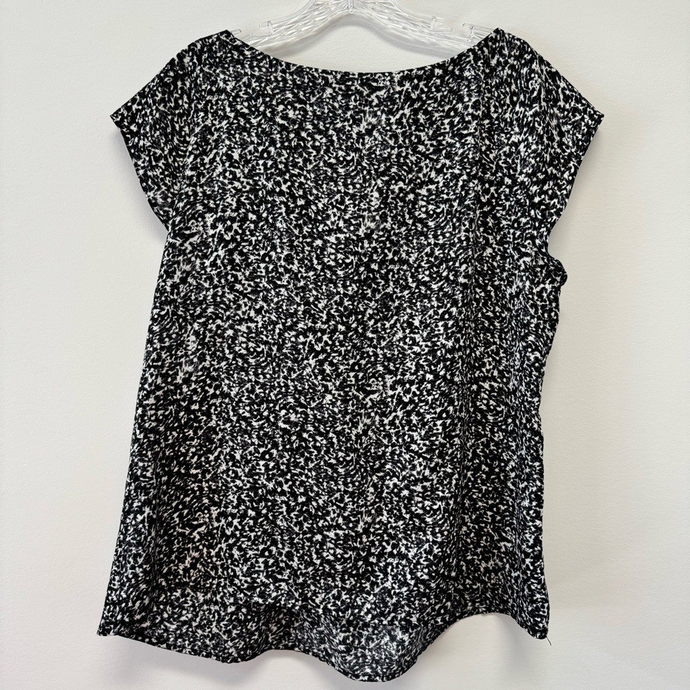 Ann Taylor Loft Black & White Patterned Blouse With Asymmetrical Bow Detail XL