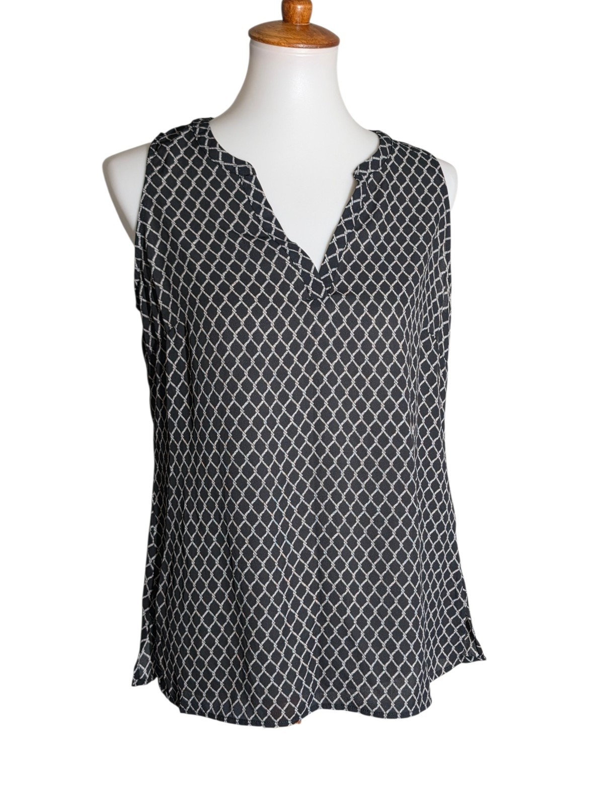 Milano Women’s Small Black White Lattice Print Sleeveless Blouse NWT