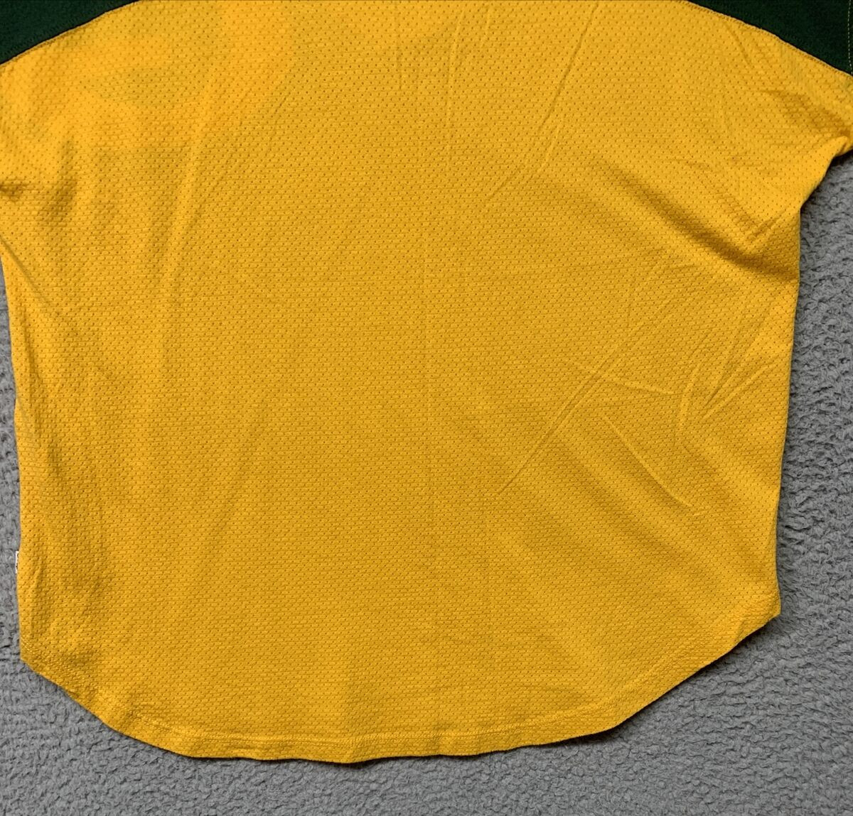 Touch By Alyssa Milano Women’s Green Packer Pullover T-Shirt Size Medium Yellow