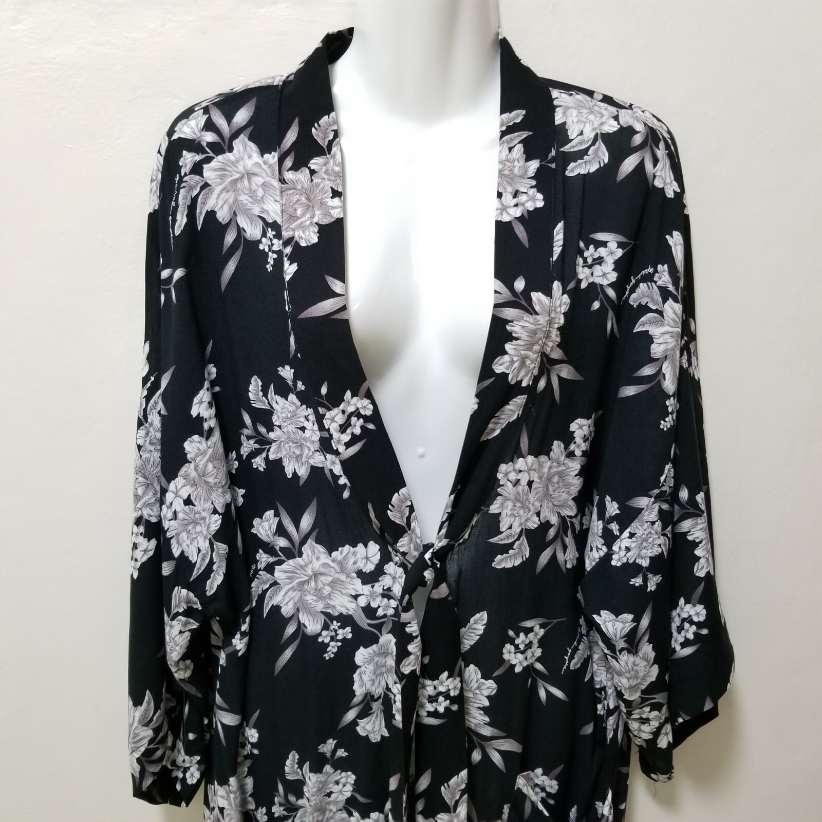 Spiritual Gangster Kimono Maya Floral Cover-up Sarong Black Tie One Size Pockets