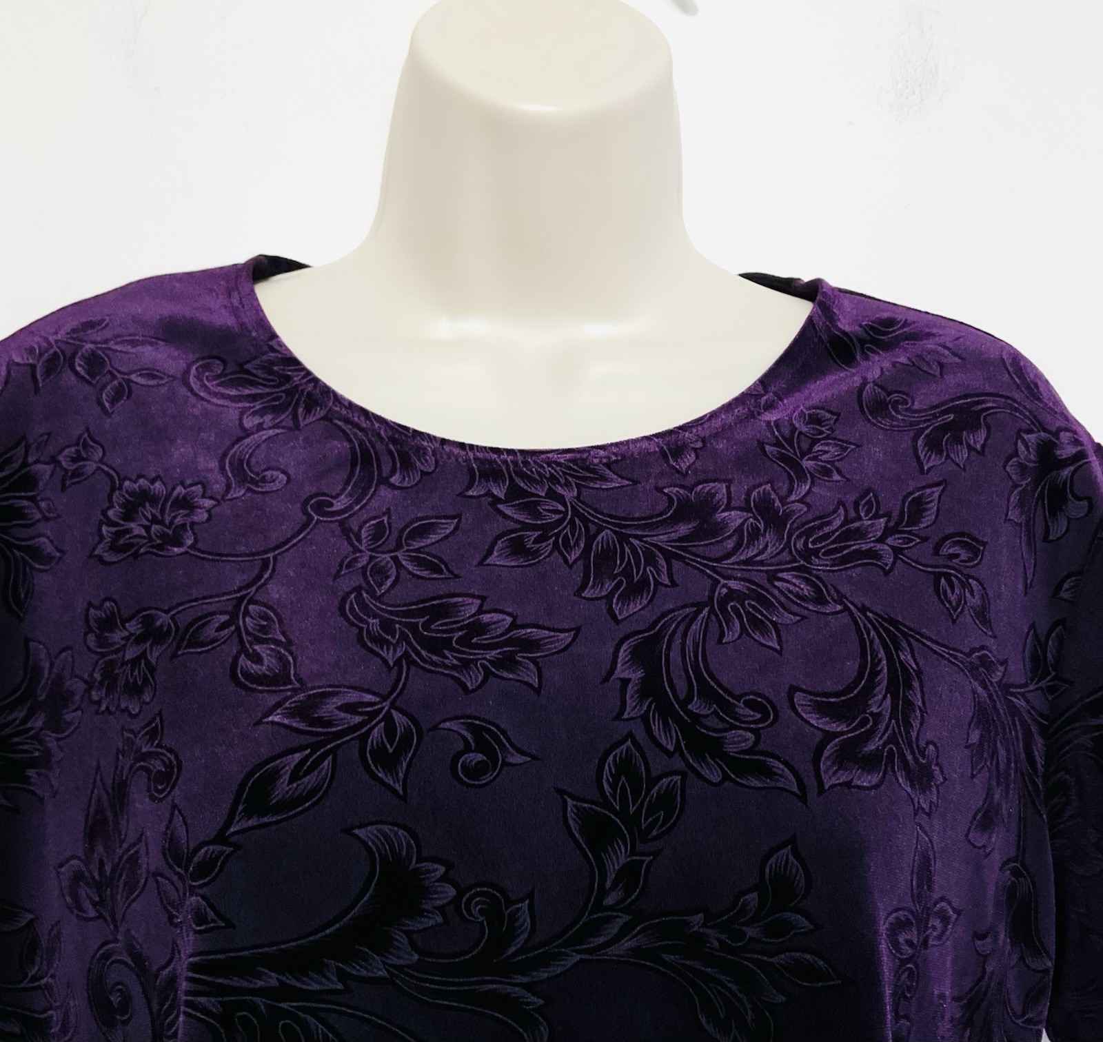modern essentials top short sleeve deep purple floral pullover