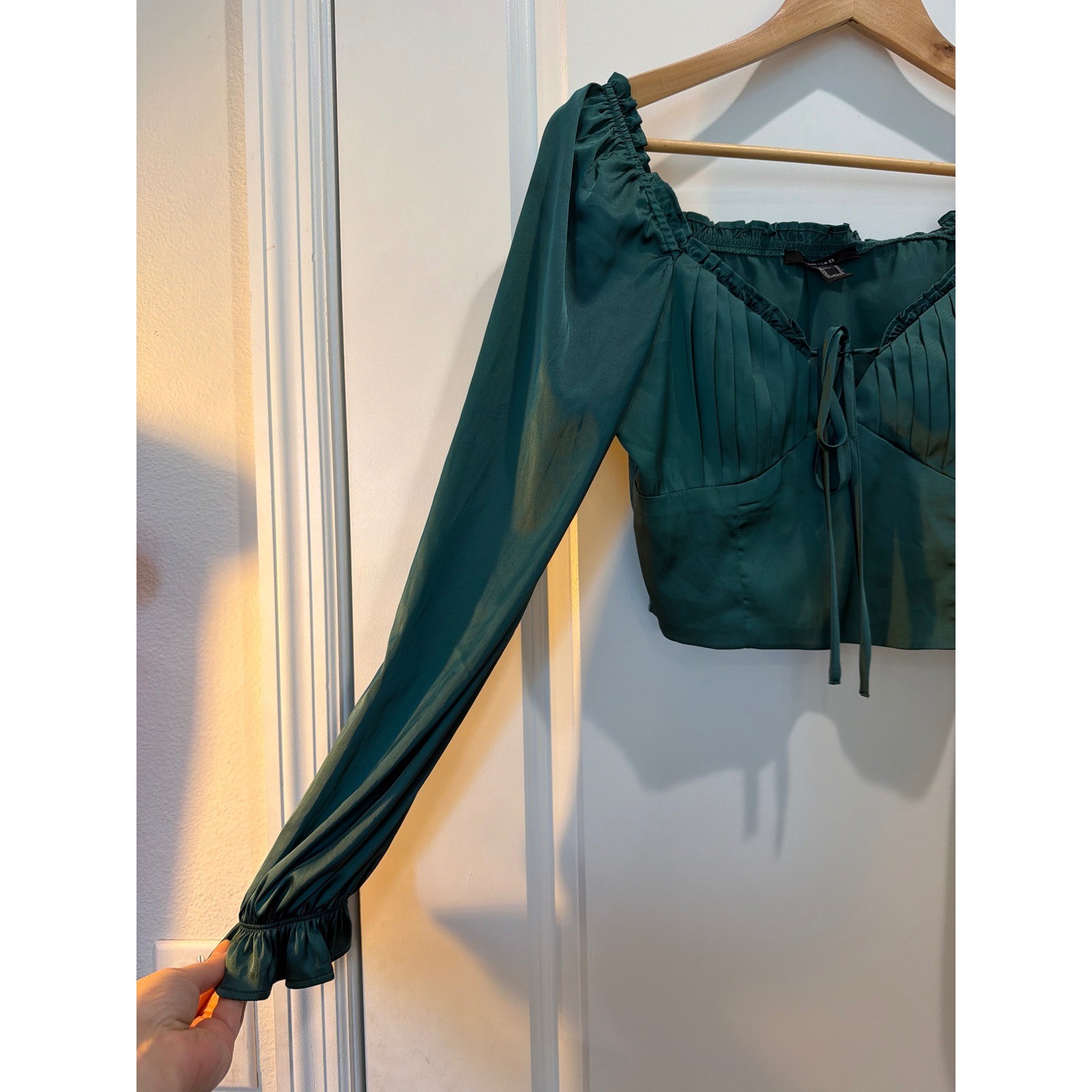Forever 21 Emerald Green Satin Crop Top Pleated Tie Front Long Sleeve Blouse M