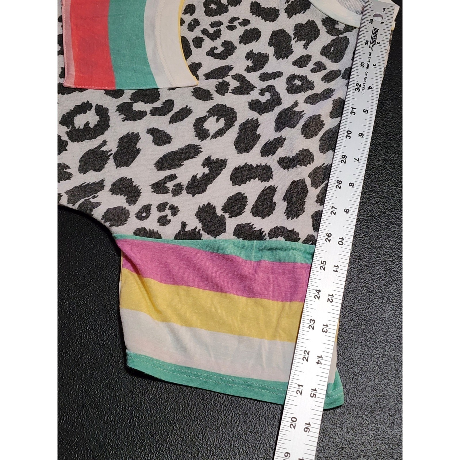 Unbranded Leopard Print Tee Rainbow Stripe Sleeve Size XL Grey White Rainbow