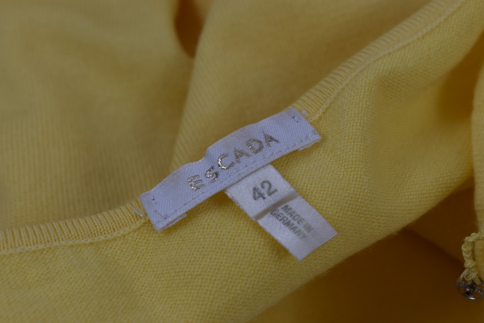 Escada Size 42 Yellow V Neck Sleeveless Knit Wool Nylon Top Base Layer Stretch