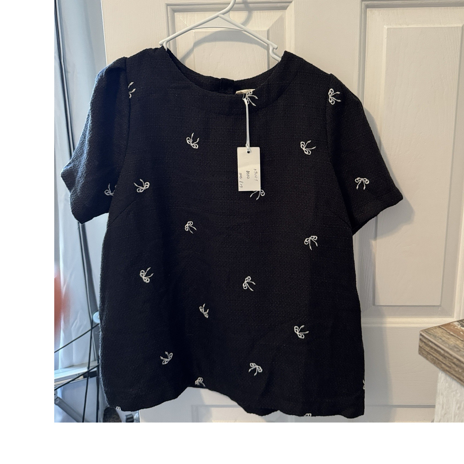 Umgee Black White Embroidered Bow Crew Neck Short Sleeve Button Back Blouse M