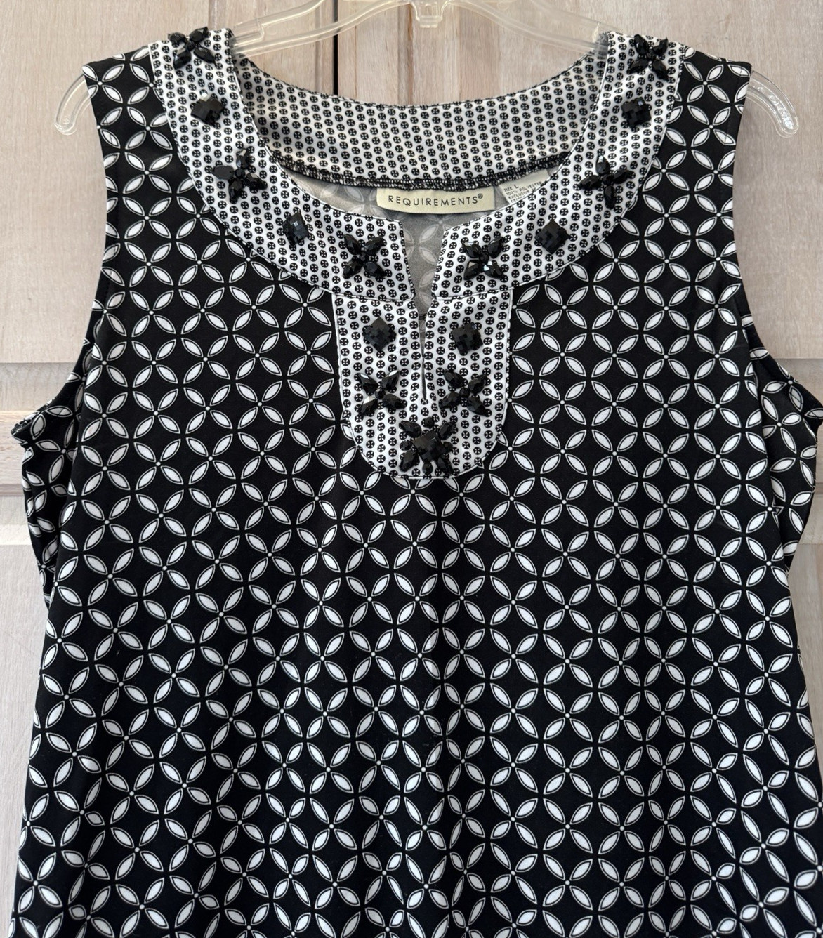 Requirements Black & White Geometric Pattern Beaded Sleeveless Top Size Large