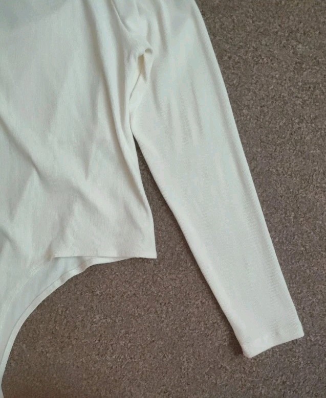 H&M sz XL/16-18 Ivory/Cream Stretch Ribbed Polyester Bodysuit withsnaps