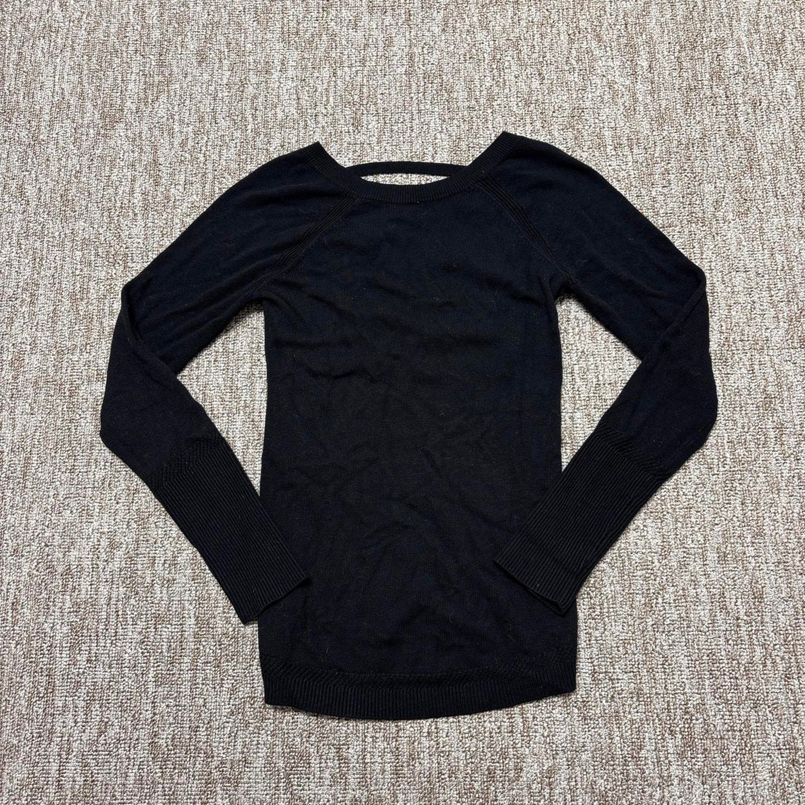Y2k Lululemon cut out back extra slim fit black 2000s sporty yoga sweater sz 4