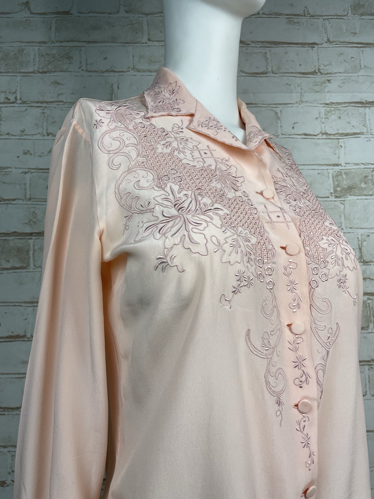Vintage PEONY Hand Embroidered Peach 100% Silk Blouse Chinese Top 1970s 36” Bust