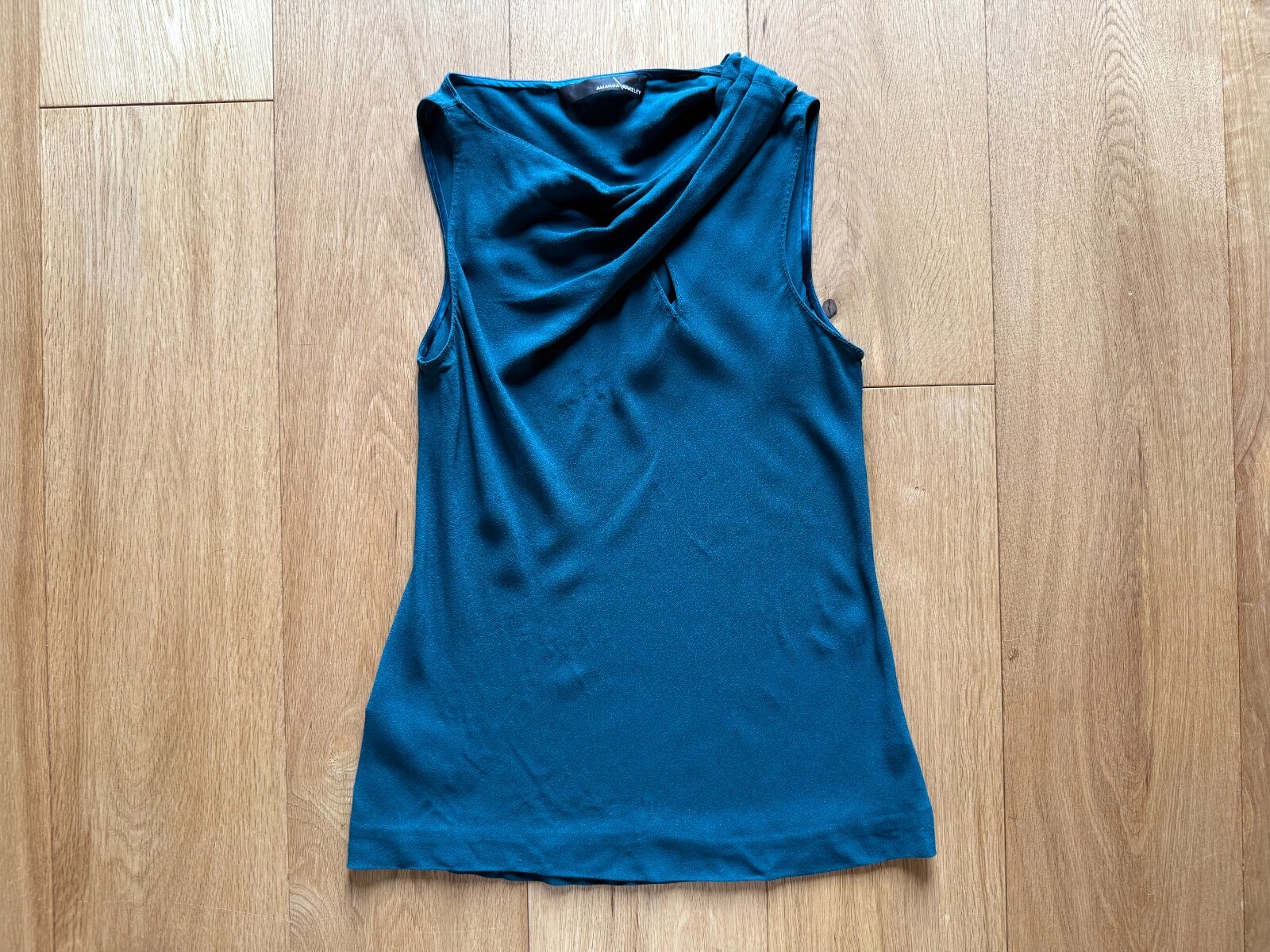 Beautifully draped Amanda Wakeley cut-out top! XS