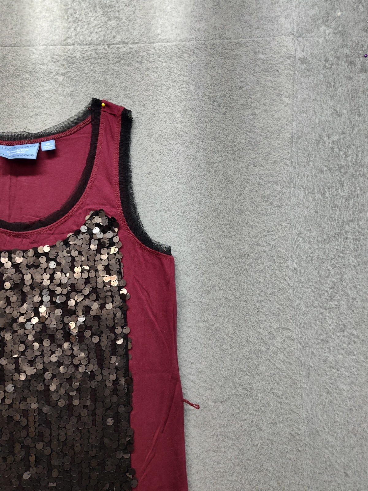 Simply Vera Vera Wang Women Tank Top XS Red Sequin Crew Neck Pullover Comfort