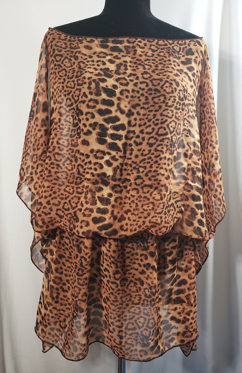 Plus size poncho style top/tunic, anima print, brown, elastic at hip, L-1X
