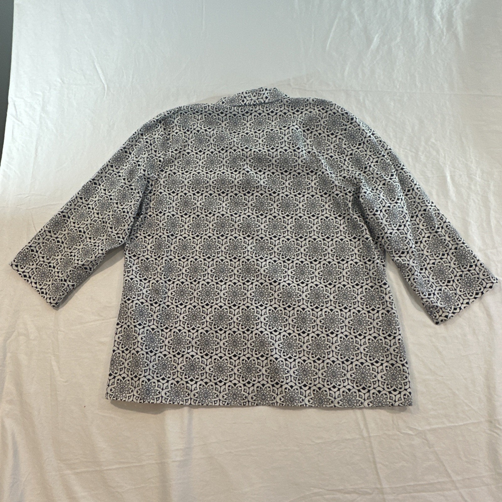 Graphic Modern Classic Geometric Peekaboo Sheer Blouse Womens XL Black White