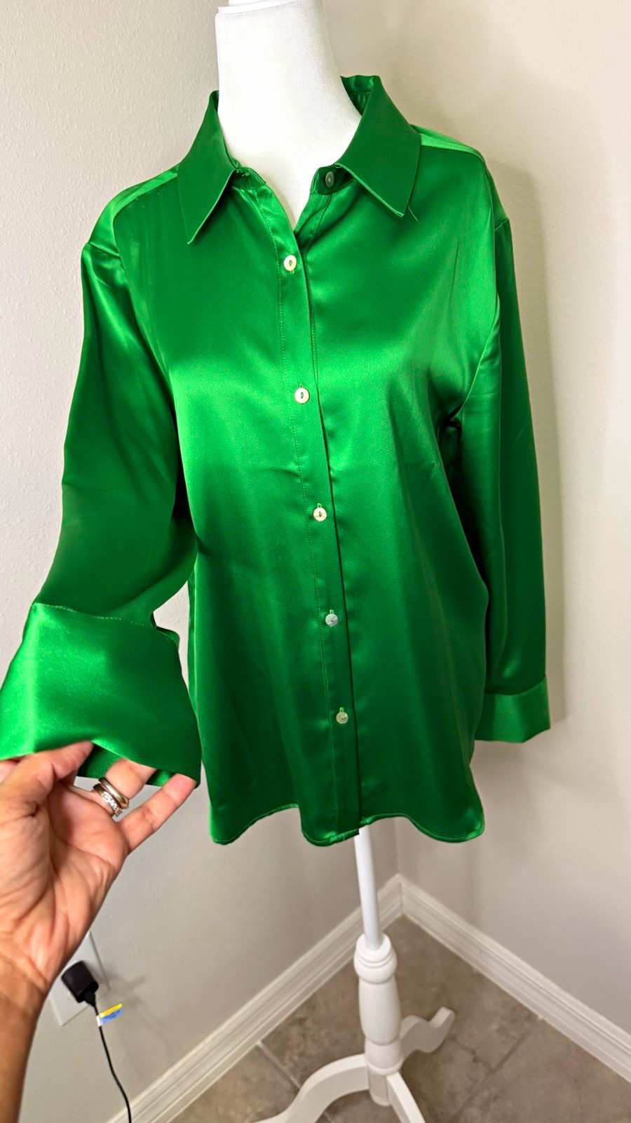 Rachel Zoe Green Satin Solid Button-Up Collared Long Sleeve Blouse, Women’s L