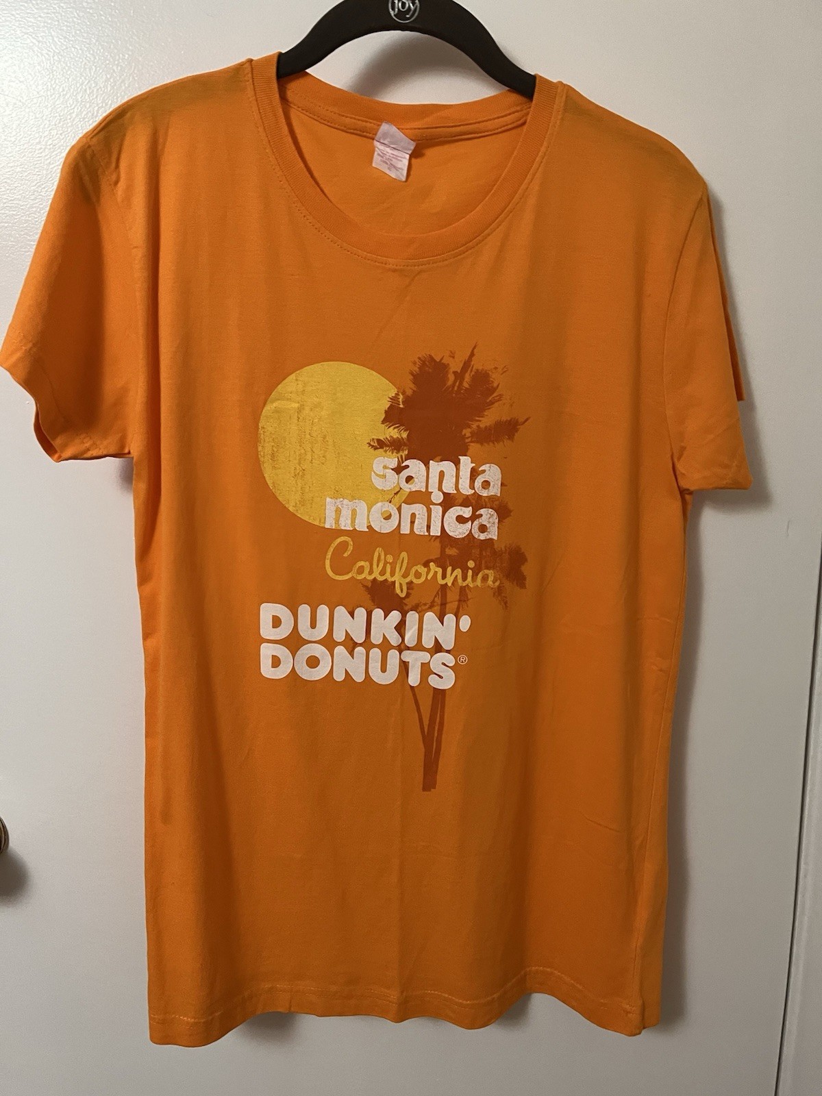 Dunkin’ Donuts Orange Santa Monica California Women’s T-shirt, Size XL