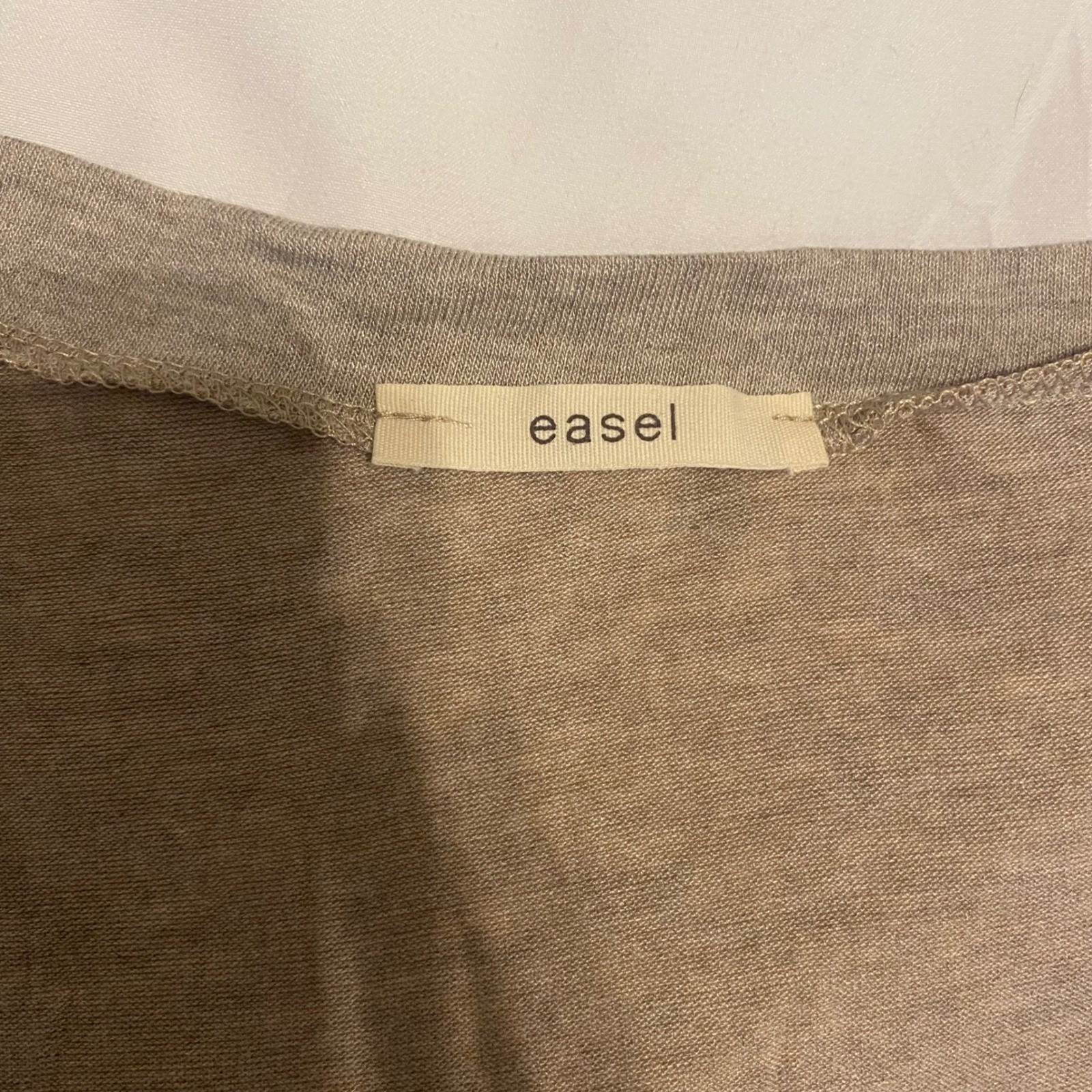 Easel Tunic Top Shirt Women’s Medium Taupe V Neck Ruffle Layered