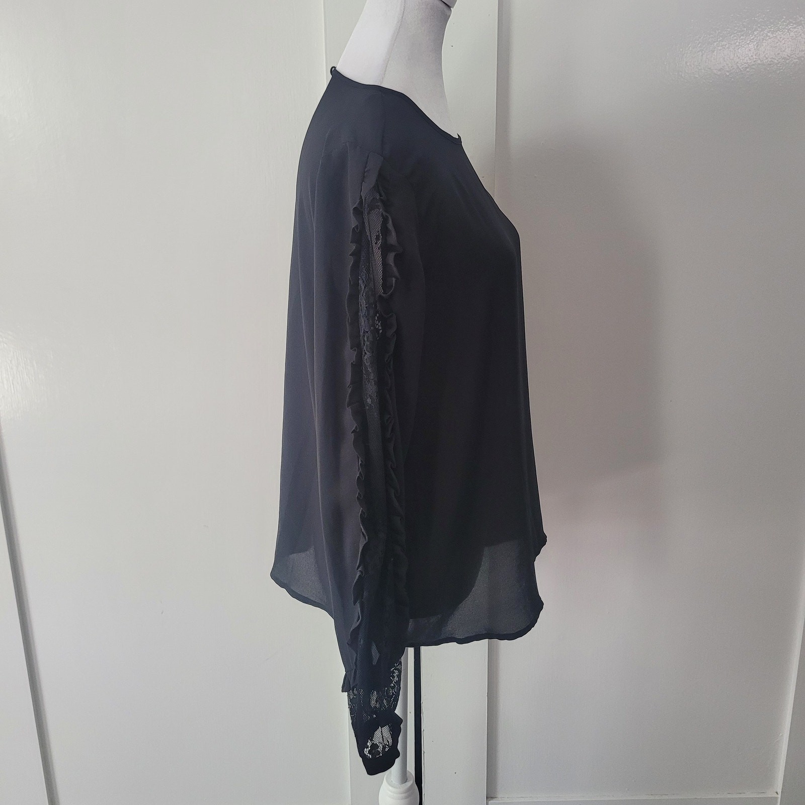 Who What Wear Size M Sheer Long Sleeve Lace Ruffle Sleeve Blouse Black