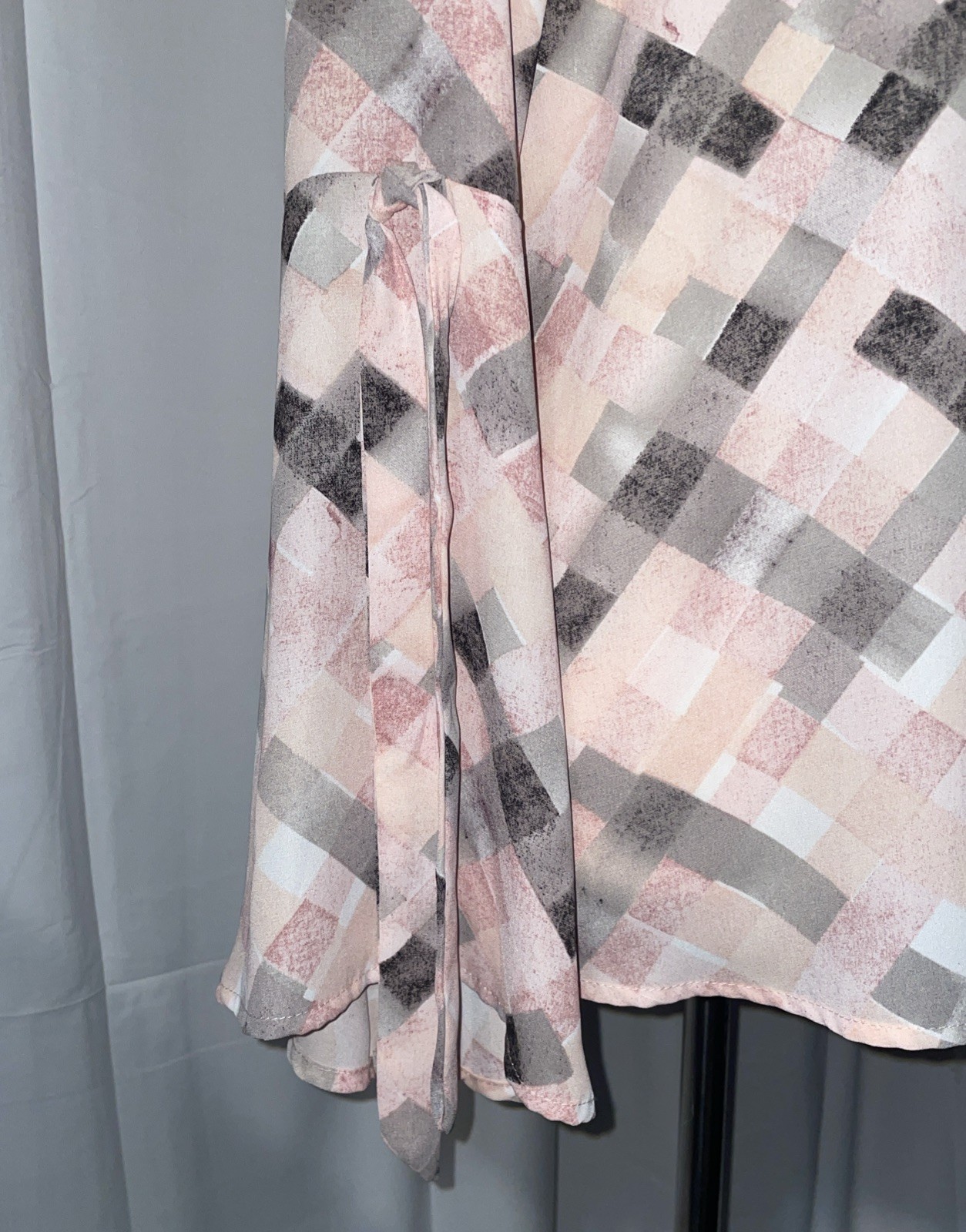 Signature I Studio Women’s Size Medium Blouse Black Peach Pink Geometric Print