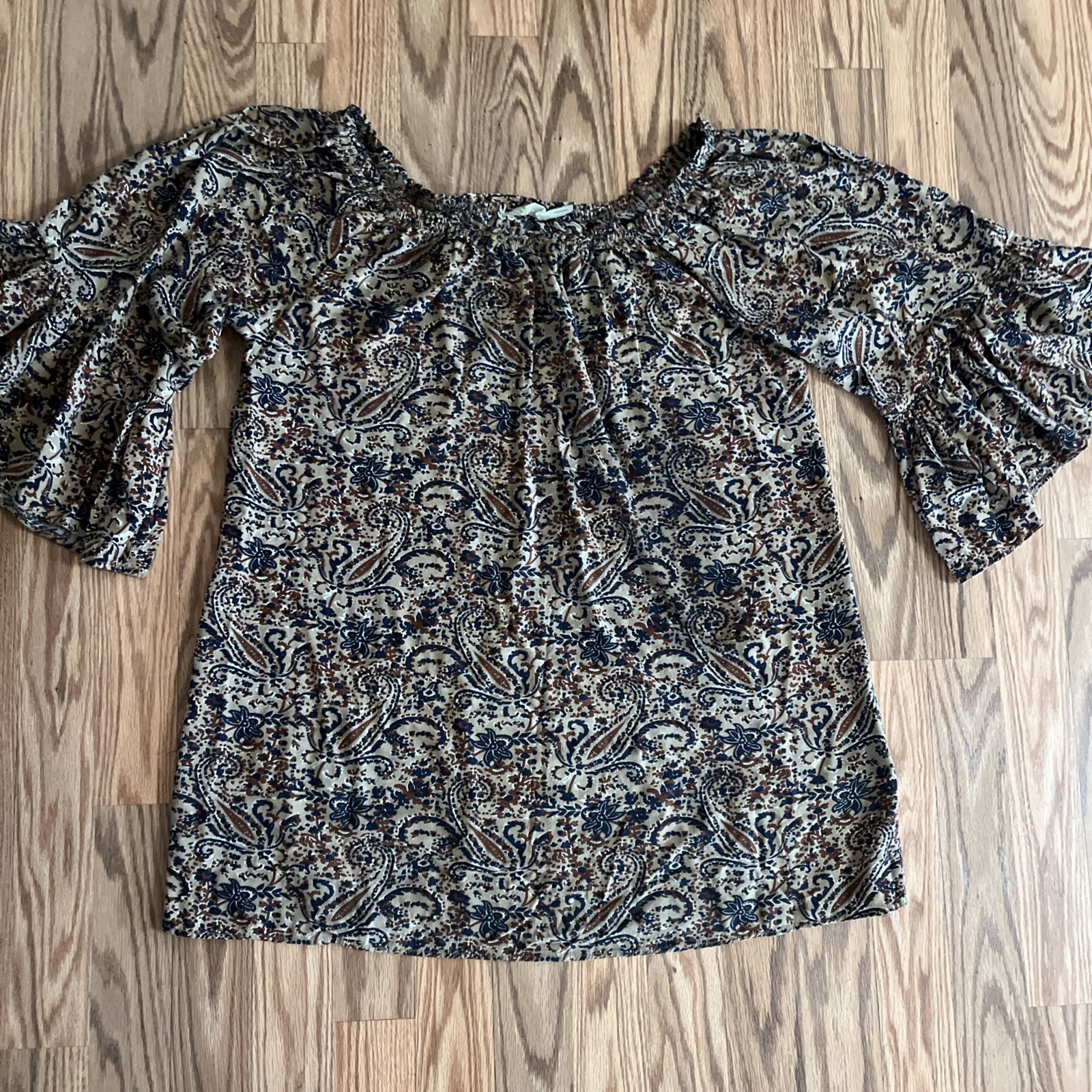 Blu Pepper Women’s Size M brown paisley, comfort fit balloon sleeve top