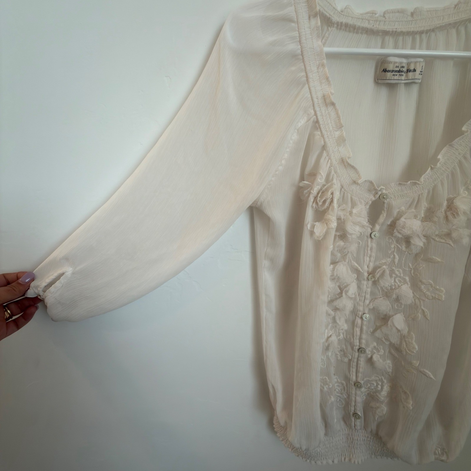 Abercrombie & Fitch Cream Floral Embroidered Sheer Blouse Smocked Waist Small
