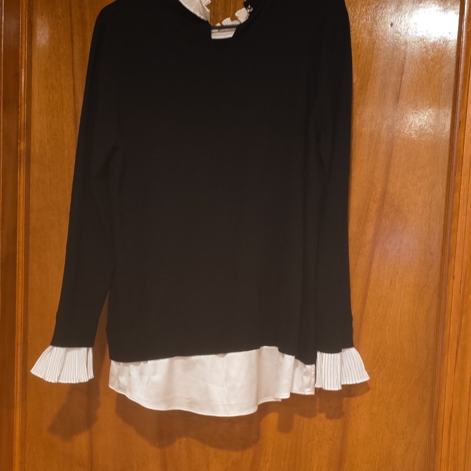 Siani Milano Women’s XL Black Knit V-Neck Blouse Long Sleeve White Ruffle