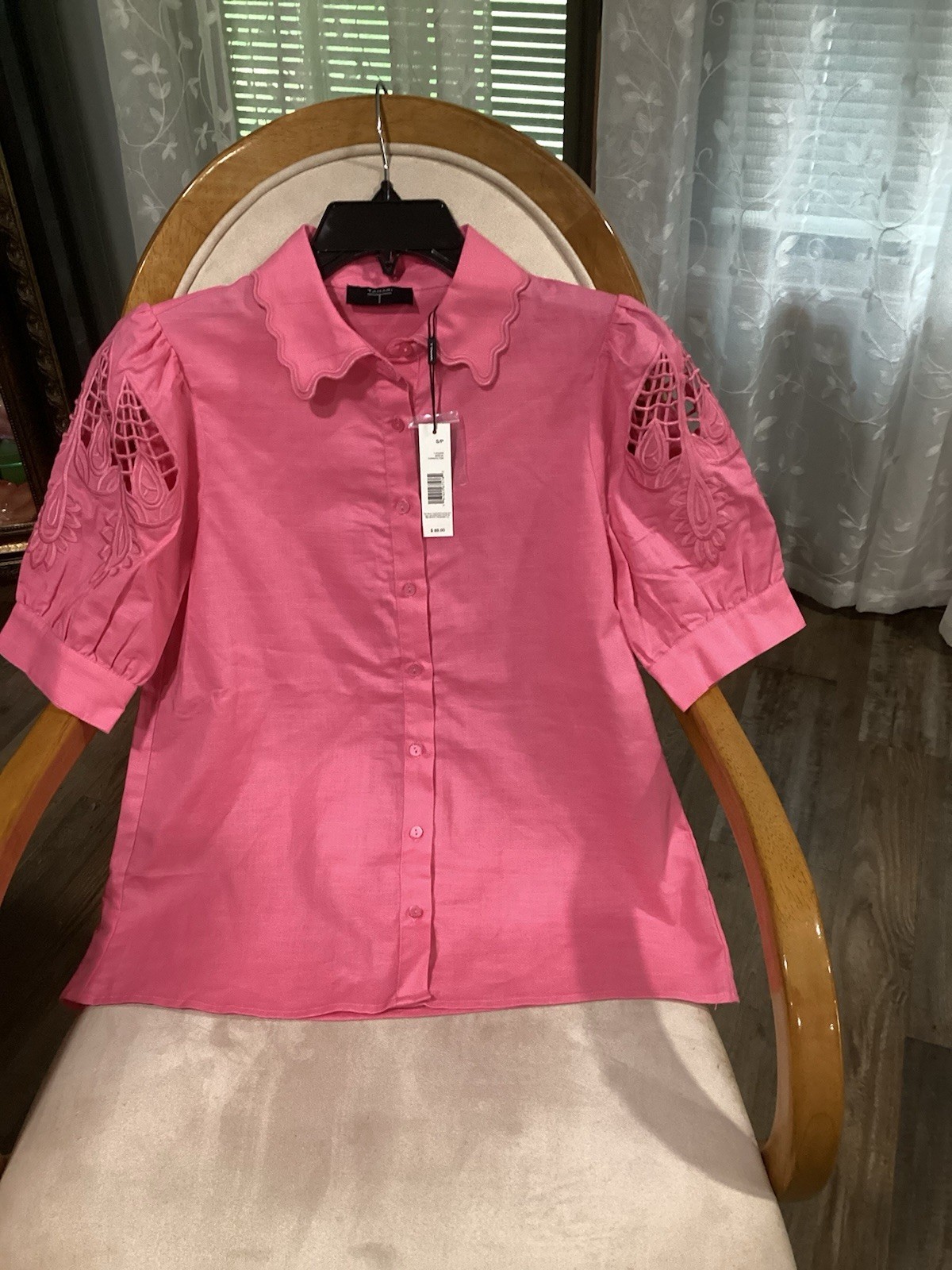 T Tahari Pink Embroidered Blouse Sz S **Beautiful* NWTGS