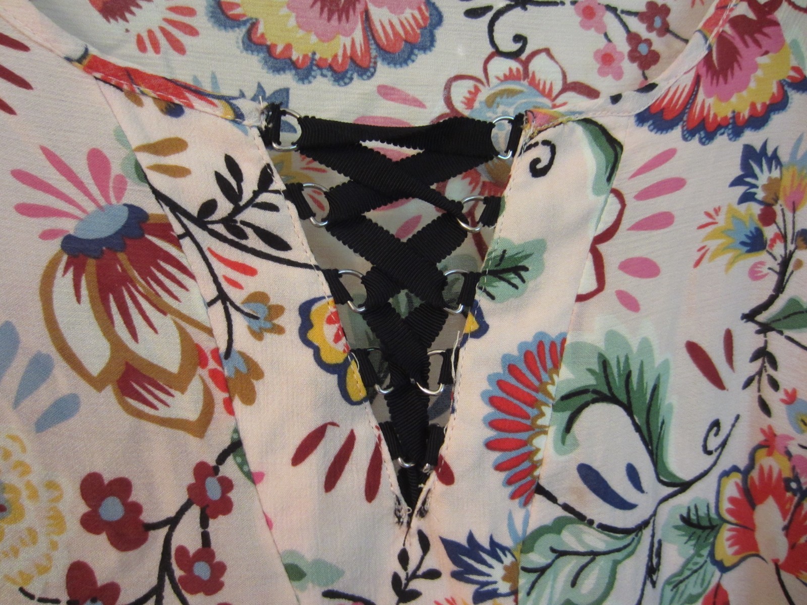 NWOT women’s short sleeved top Democracy Size L floral multi-colors