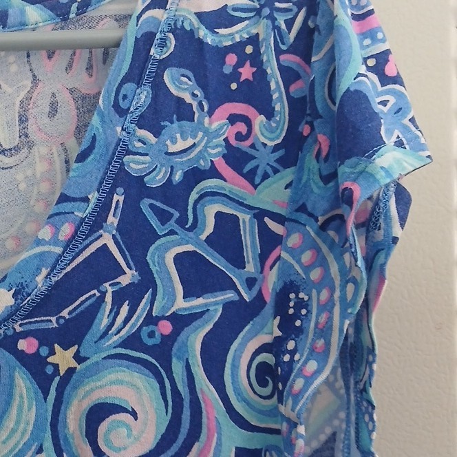 Lilly Pulitzer Women’s M Blue/Pink/White Abstract Octopus Henley V-Neck Top