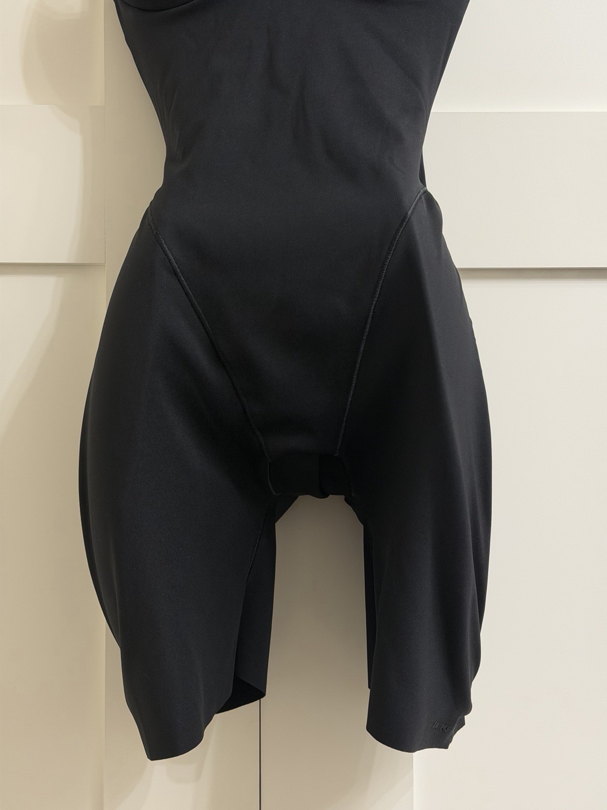 NWT Skims Ultimate Body Butt and Hip Pad Mid Thigh Bodysuit XS