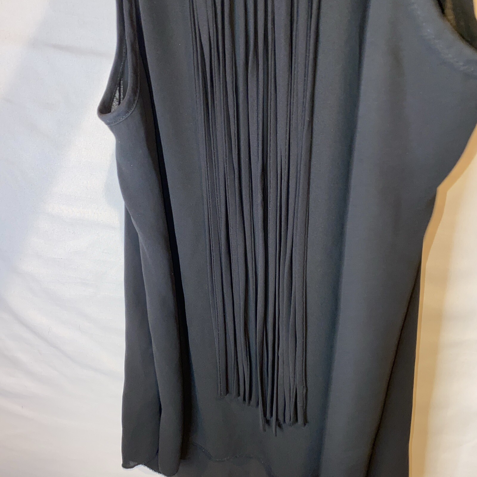 Rue 21 women’s Size Medium Dressy Tank Top Black Black Stings In Front Hanging