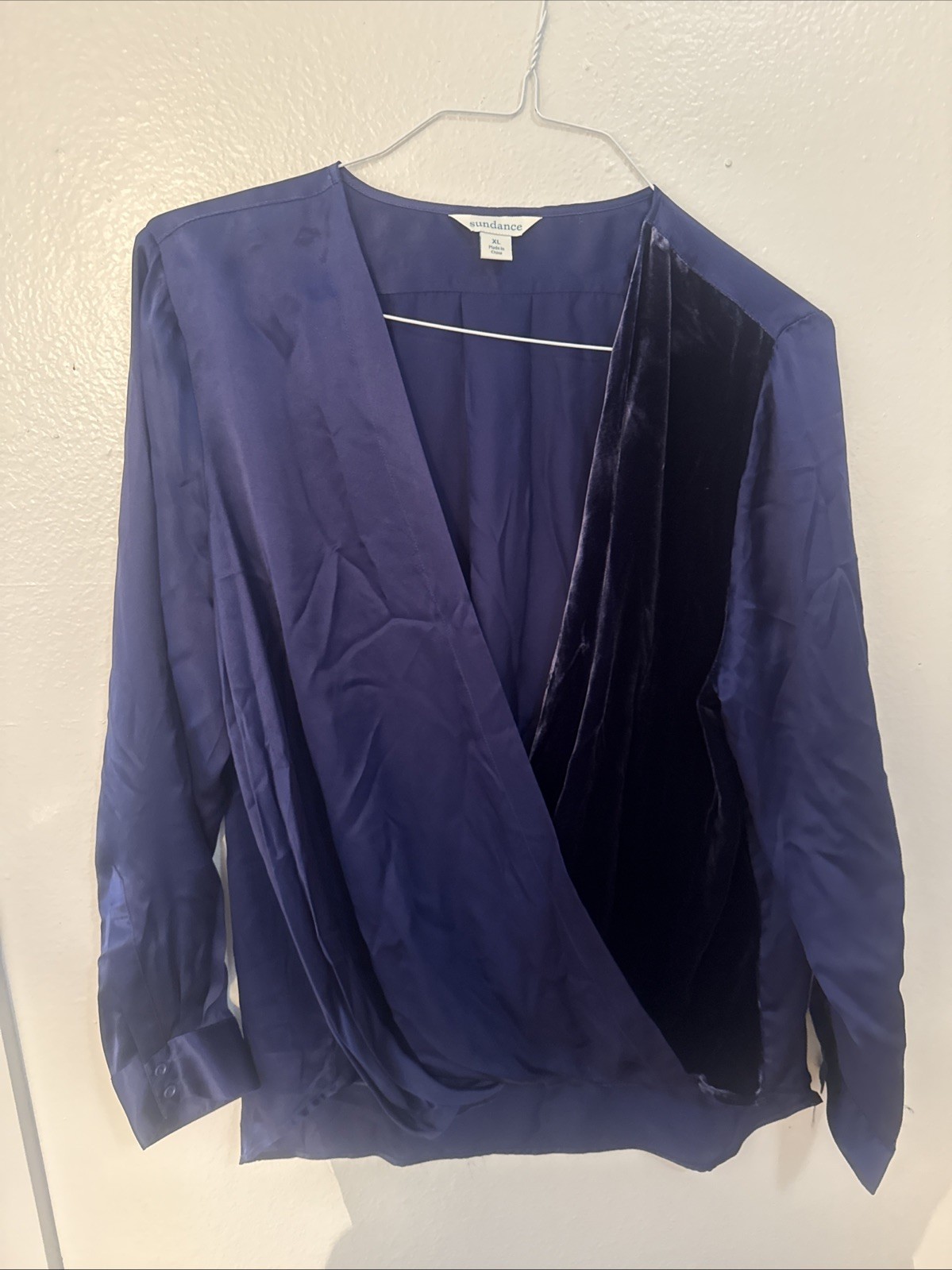 Sundance Blue 100% Silk And Velvet Flowy Blouse Women’s XL, Long Sleeve V Neck