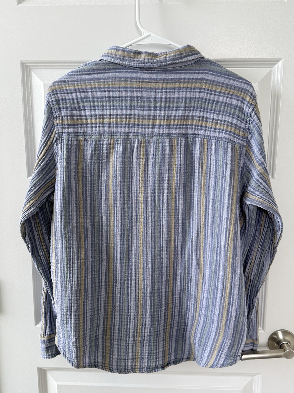Universal Thread Blue Striped Gauze Button-Down Shirt Women’s Relaxed Fit Large