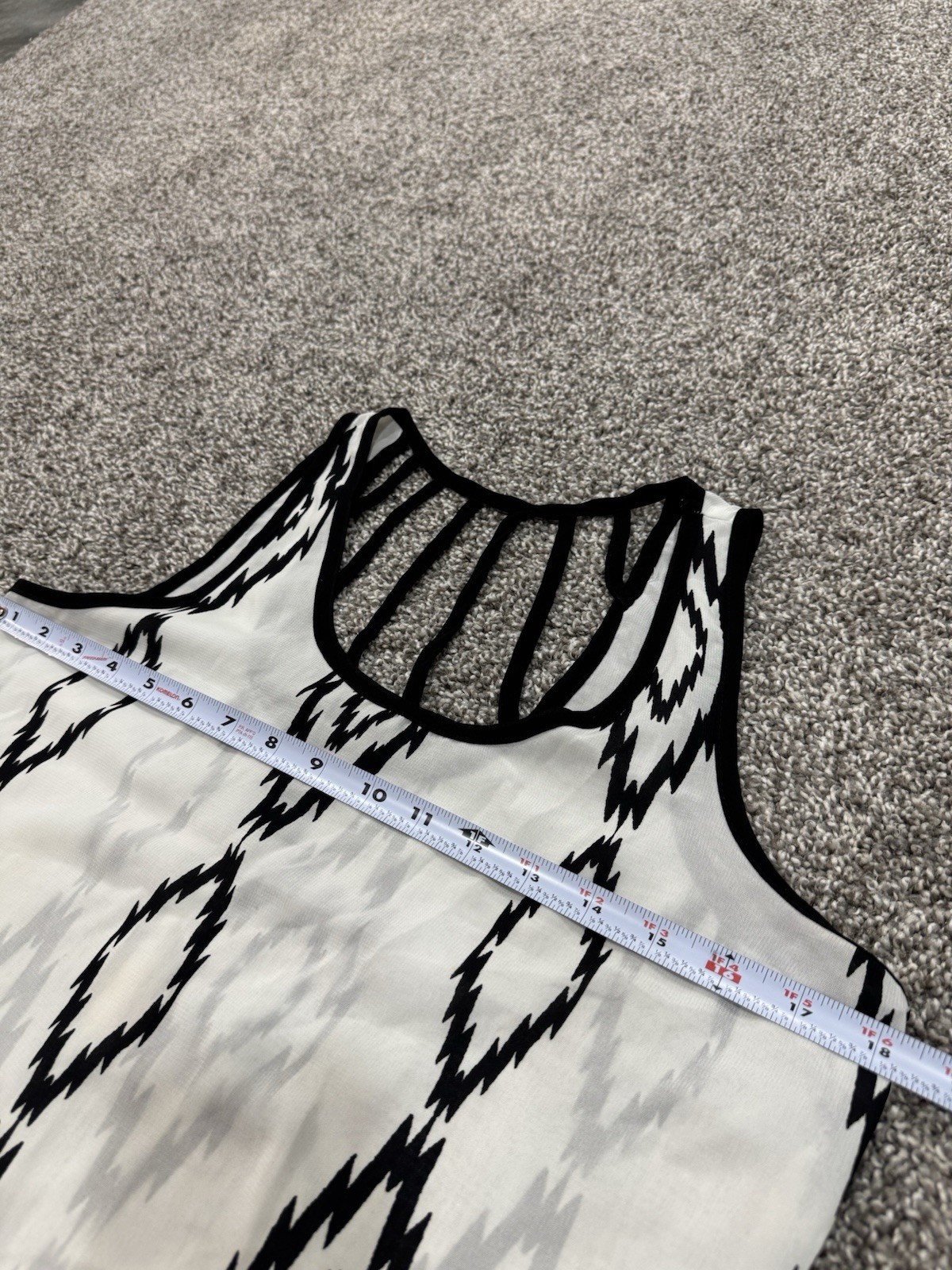 Wet Seal Women’s M Chiffon Tank Top Round Neck Geometric Aztec White Black Gray