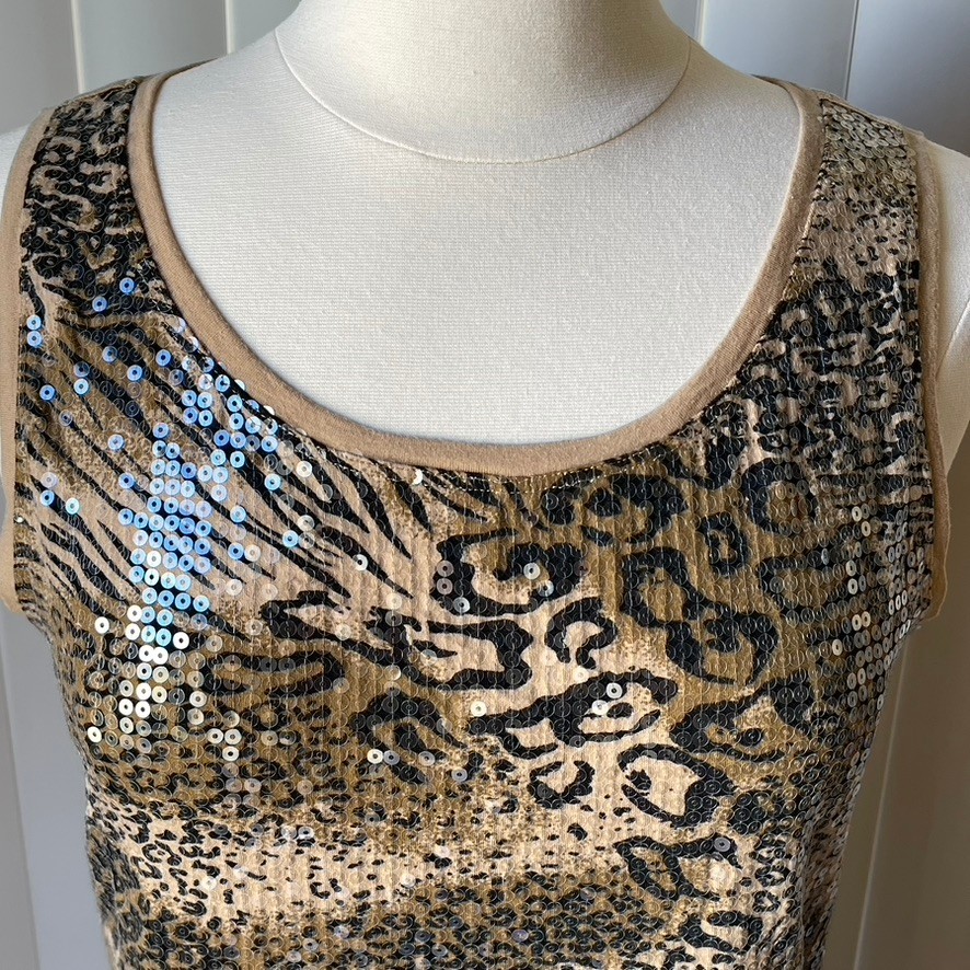 Size 1/M Zenergy by Chico’s Animal Print Beaded Pullover Tank Tee In excellent