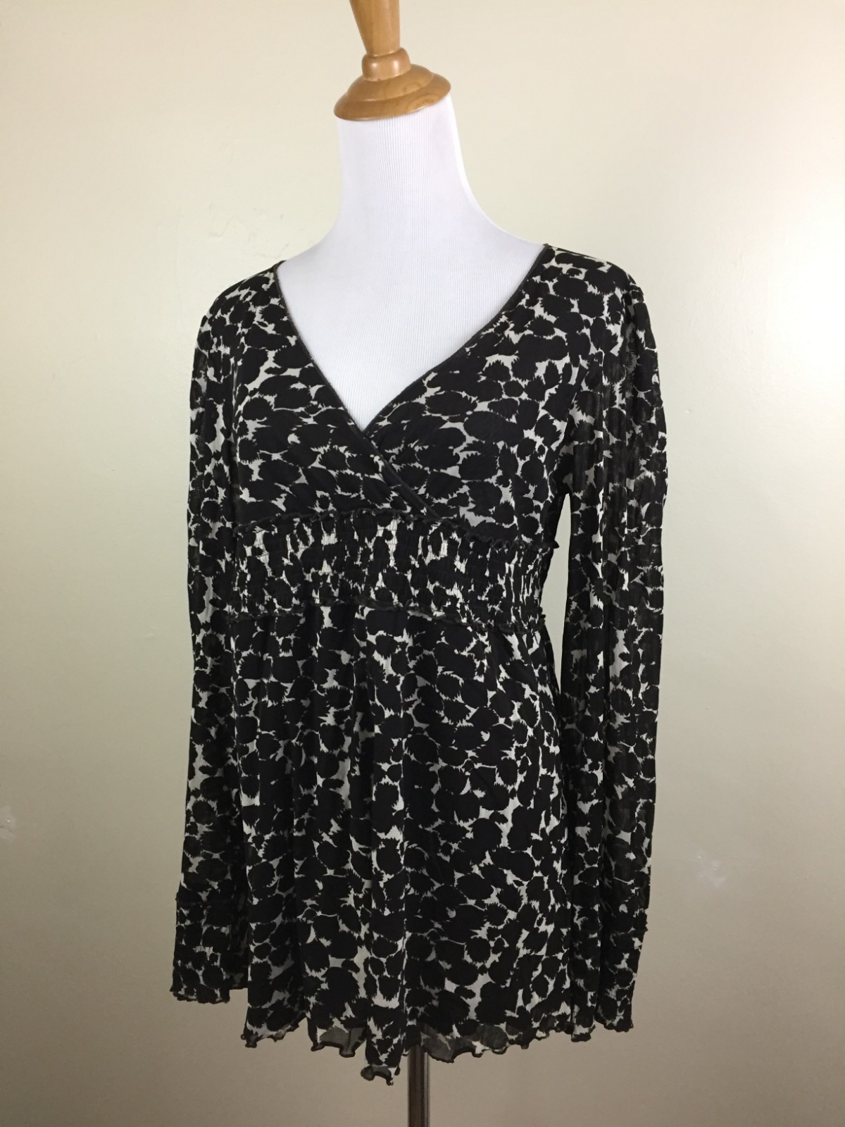 BCBGMAXAZRIA Brown Ivory Print V Neck Shirred Jersey Shirt Womens sz Large