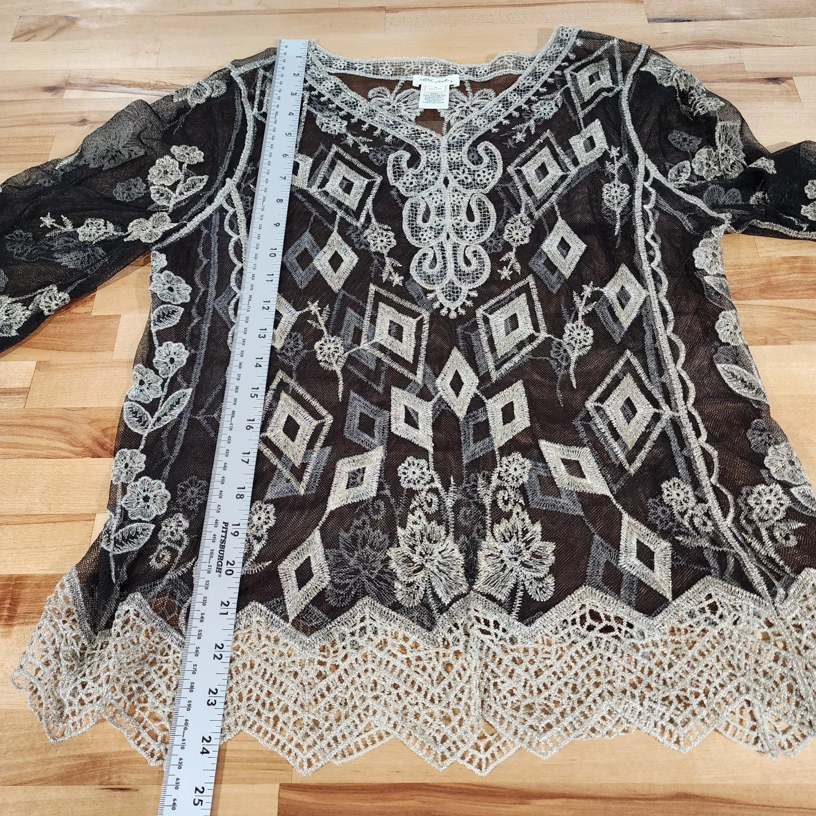 Ultra Pink Sheer Top Sz Medium Black Gold Metallic Embroidery Bell Sleeve