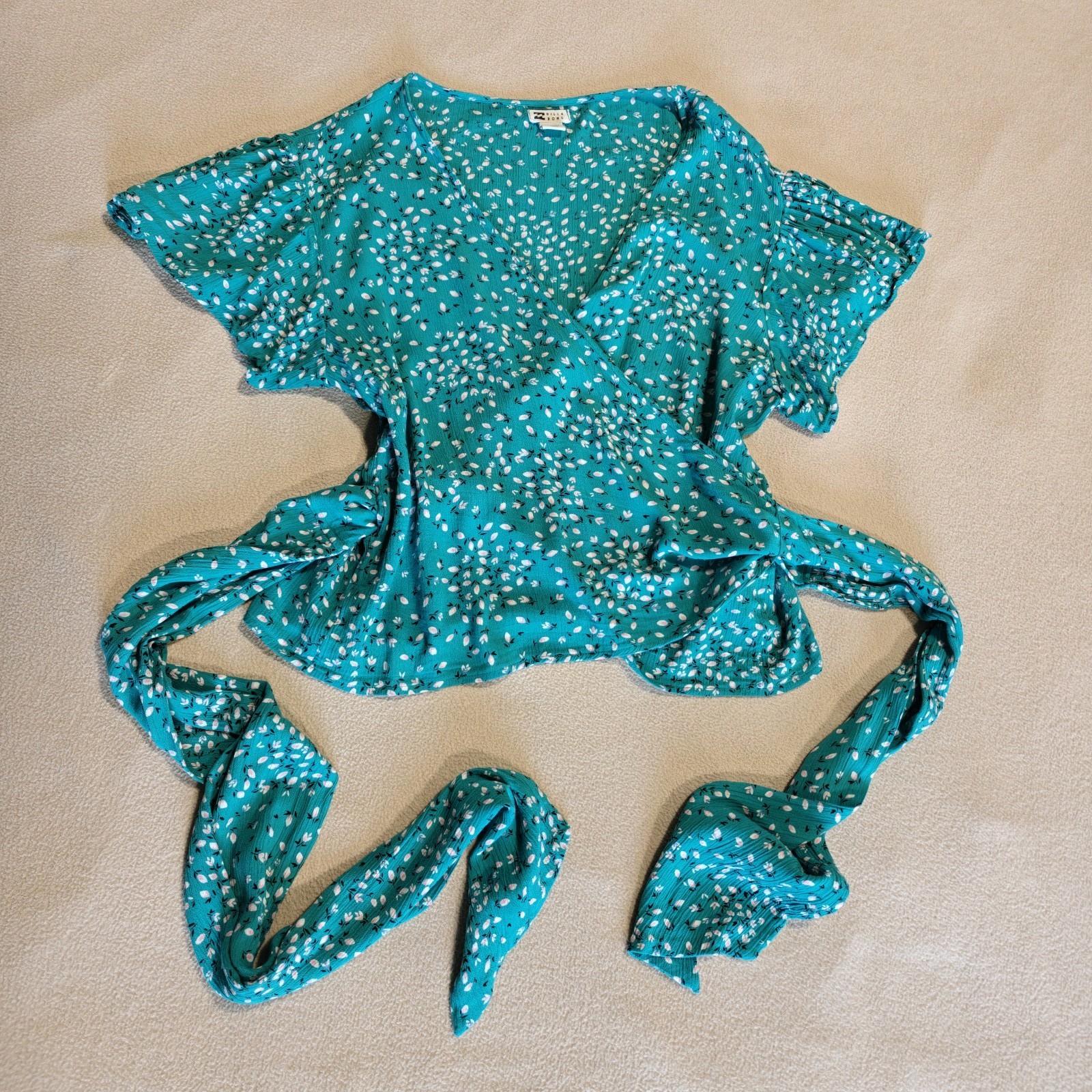 Size L Billabong Teal Green Blue Floral Flutter Sleeve True Wrap Crop Top Blouse
