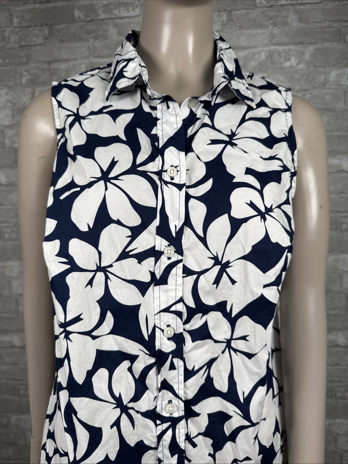 J Crew Medium Blue w/ White Flower Sleeveless Button Up Tank 98% Cotton