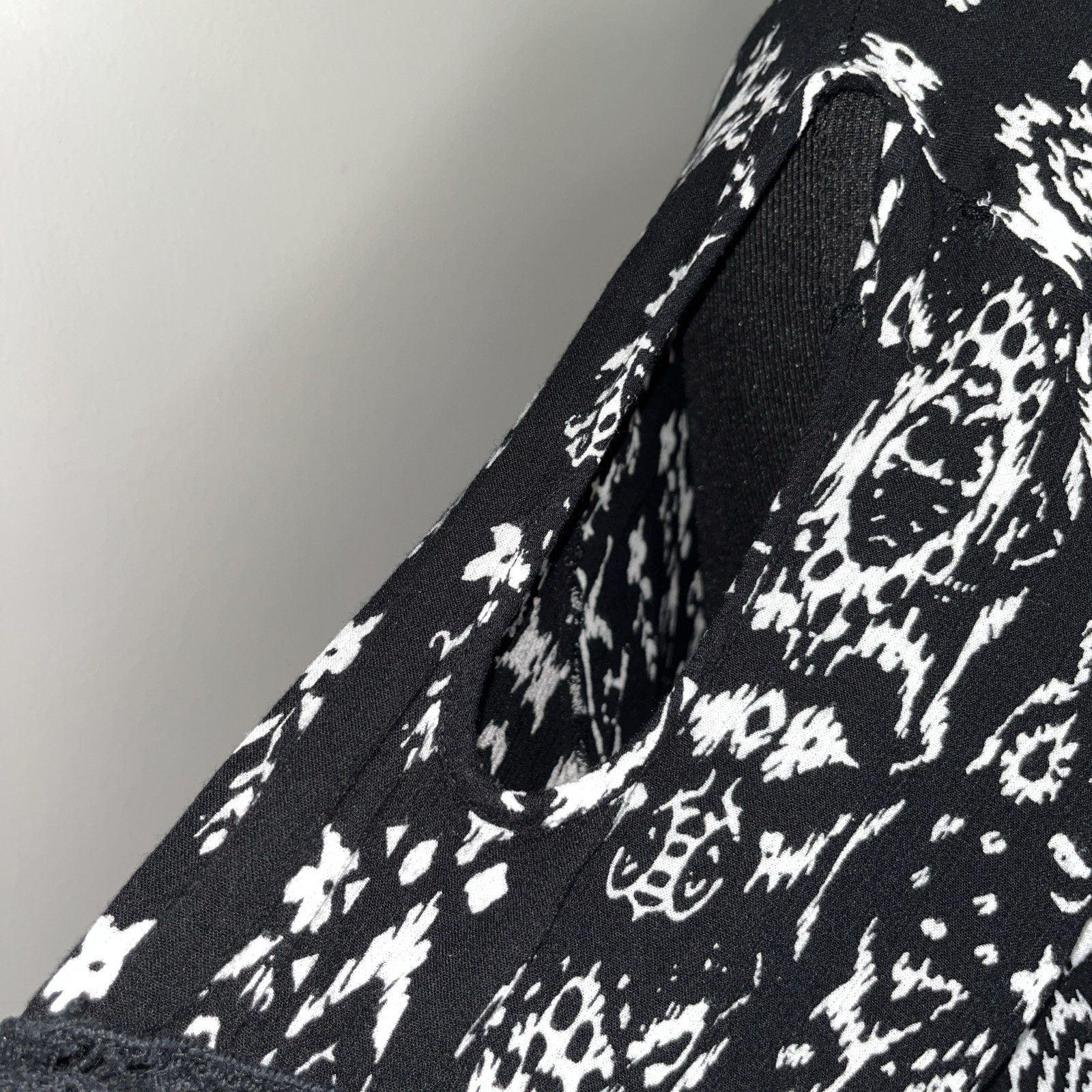 Bila Top Women’s Size XXL Black Floral Rayon 3/4 Sleeve Boxy Pullover Tunic