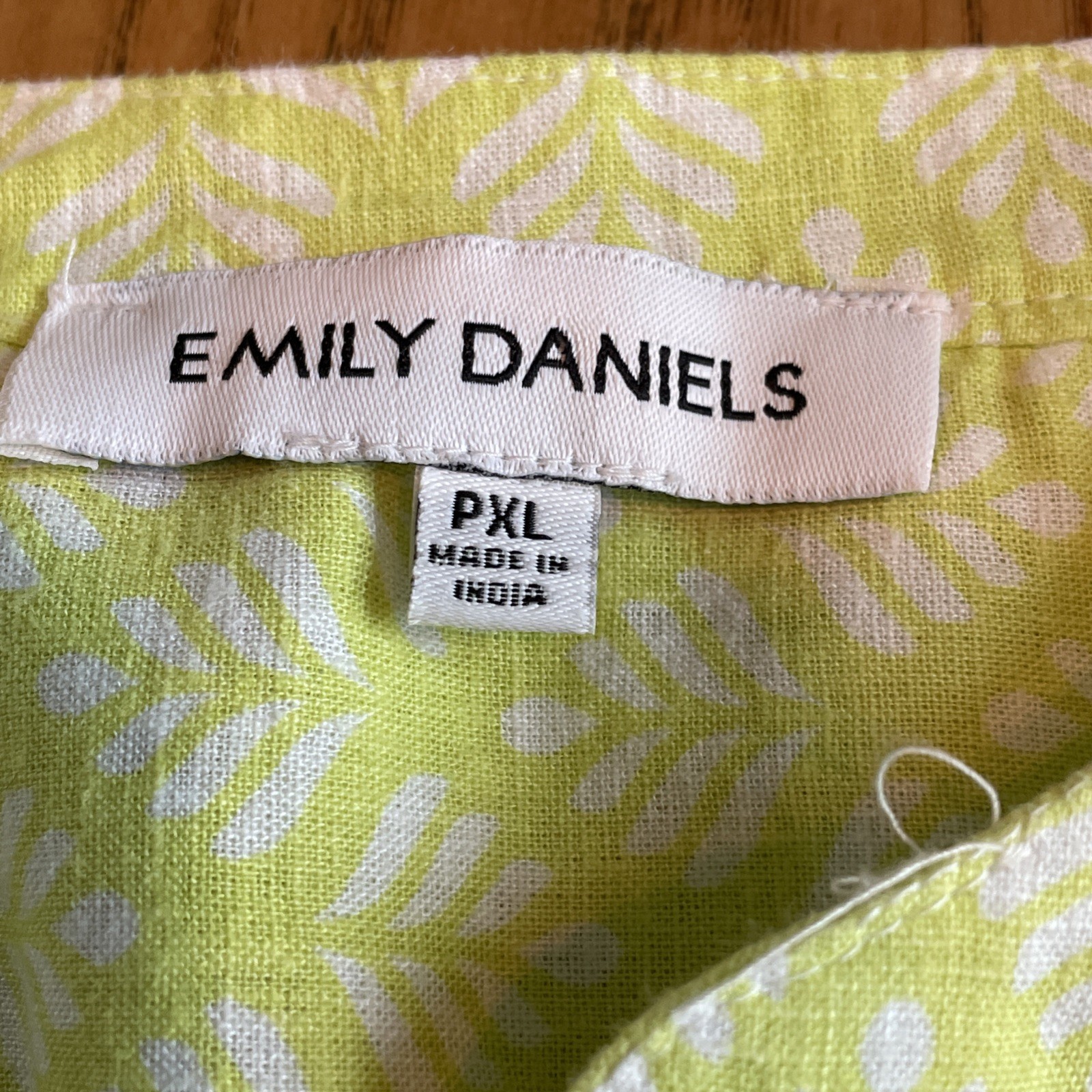 Emily Daniels Sleeveless Button Up Shirt Size PXL in Funky Green with Trim