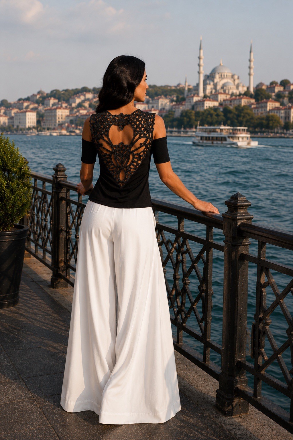 Liz Clift Black Rhinestone Cutout Keyhole Back Top Size S Made in Turkey NWT