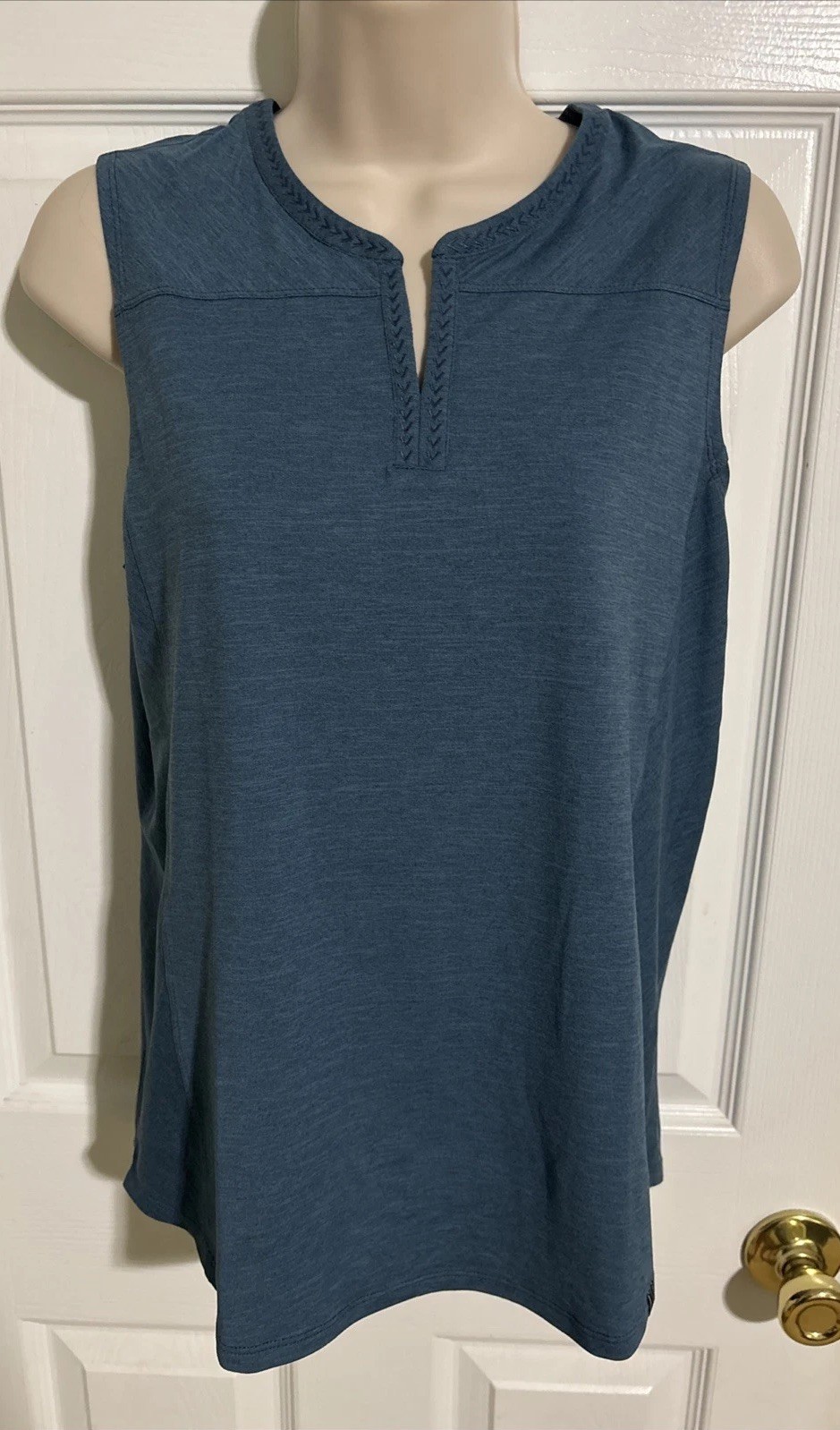Kuhl Women’s Embroidered V-Neck Split Neck Sleeveless Tank Top Small – New