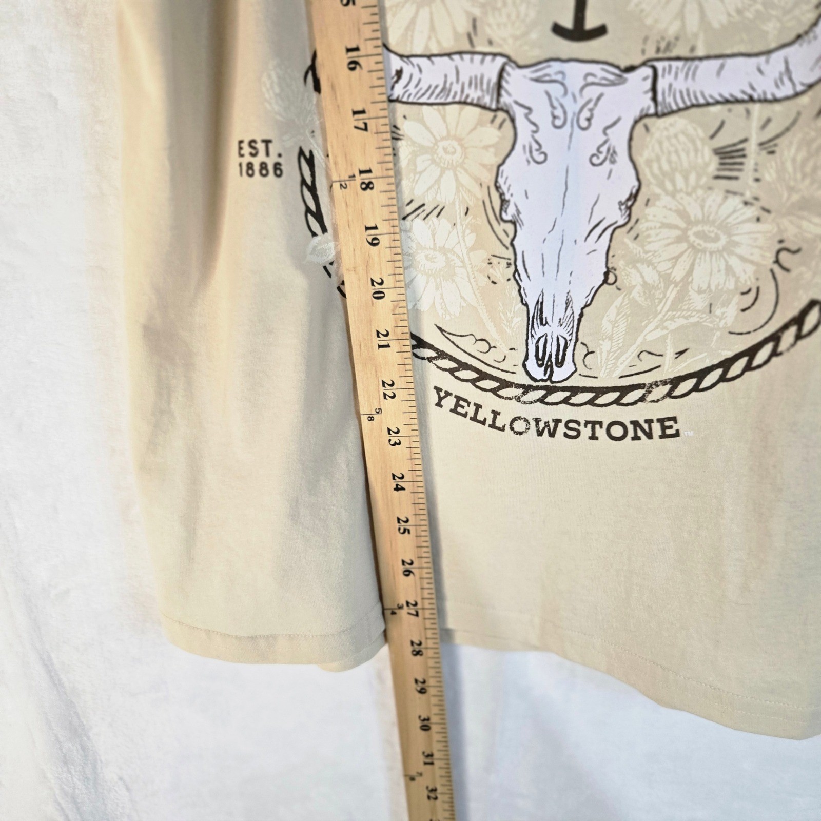 Yellowstone Dutton Ranch Graphic Tee Tan Womens 0X 14W Longhorn Skull Western