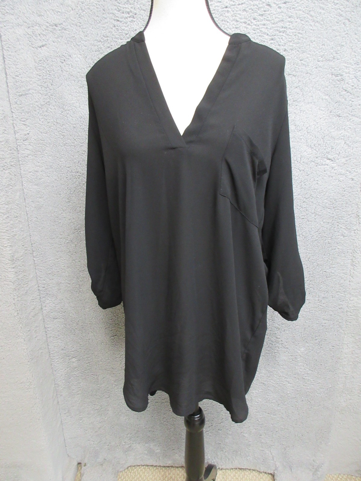 Lush Shirt Women M Black V-Neck Tunic Top Minimalist Slouchy Chic Effortless