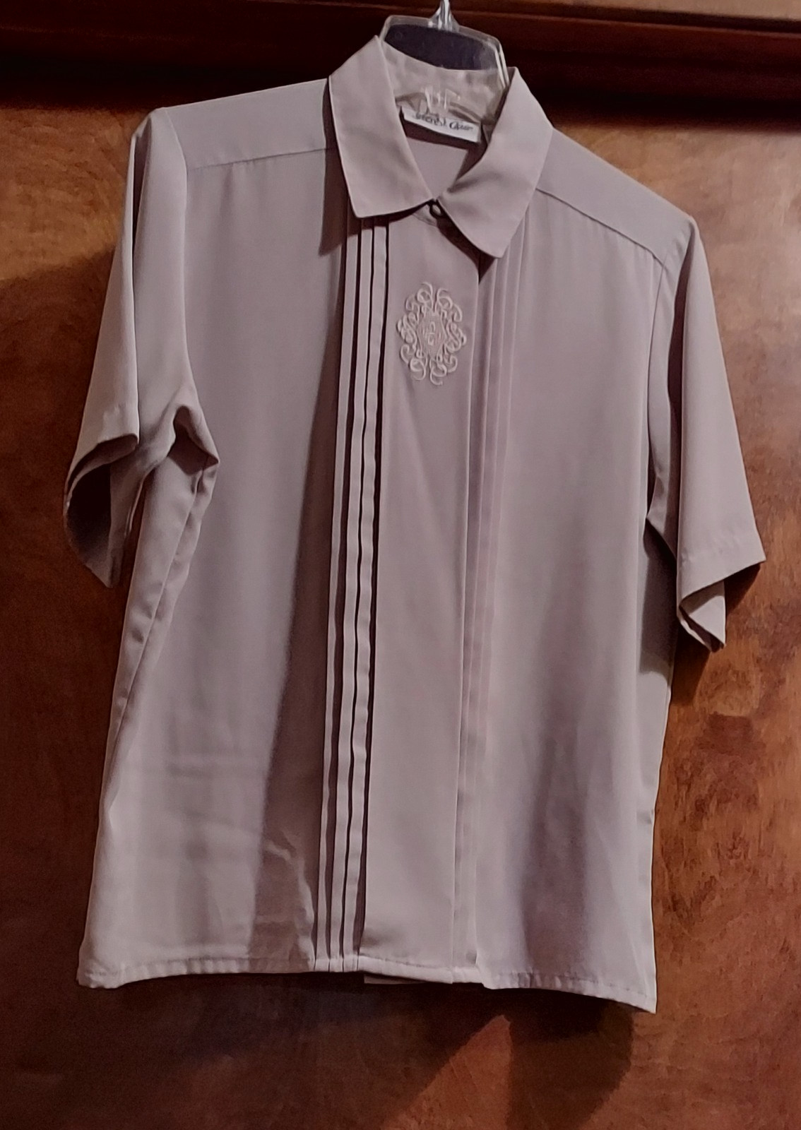 VTG Yves St. Claire Blouse, Sz 12, Crest Embroidery, Hidden Placket, Pin-tuck